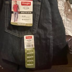 2 pairs ofMen’s Wrangler jeans, NET
